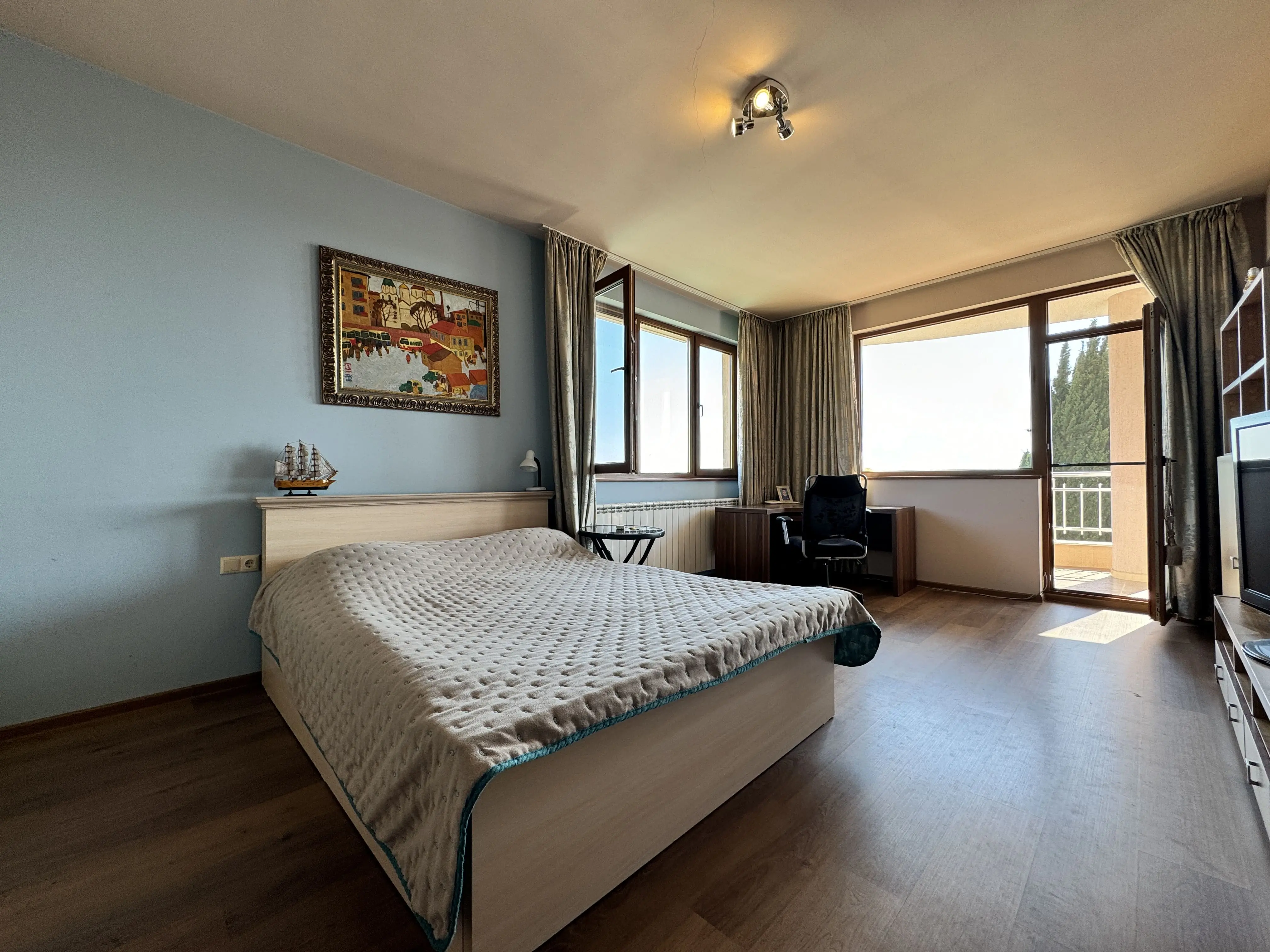 Трехэтажный дом в Святом Власе