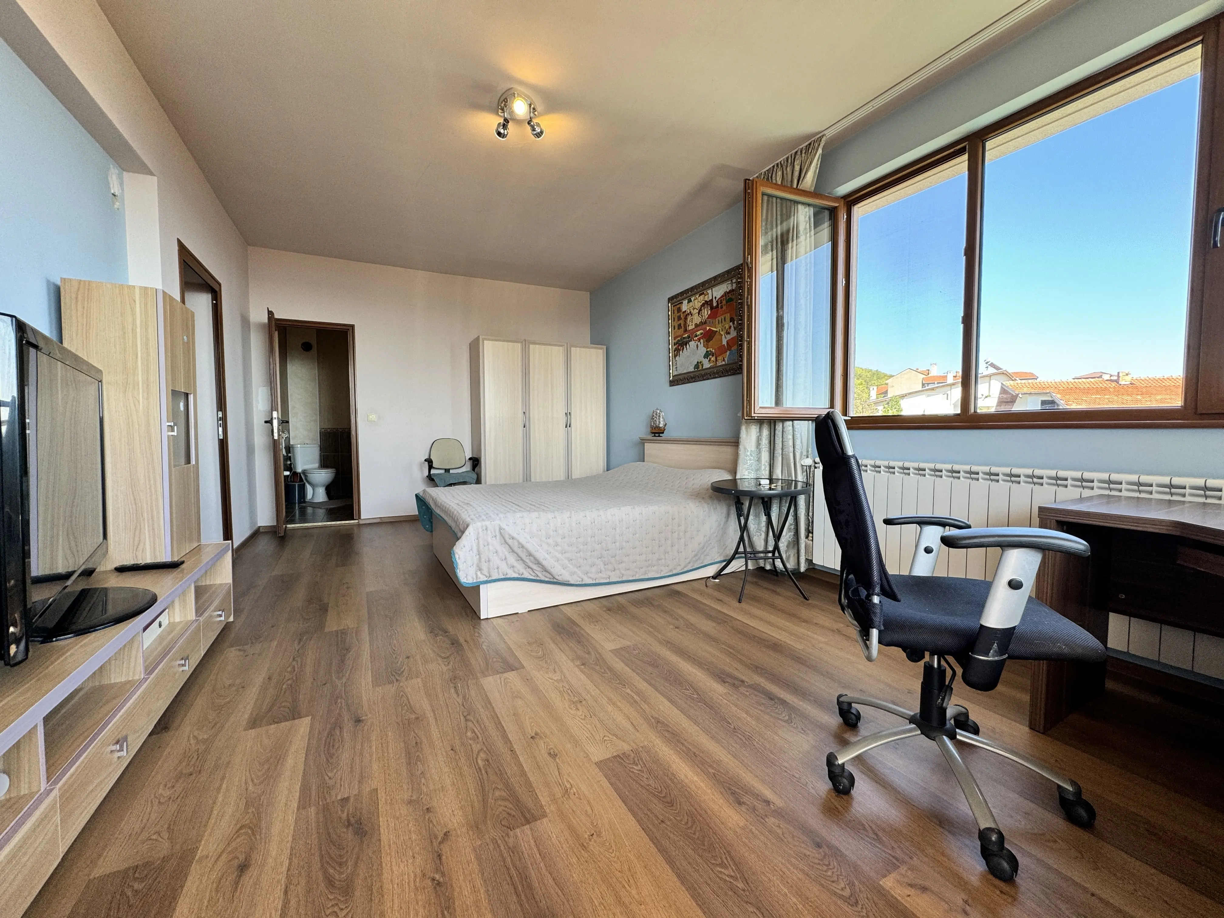 Трехэтажный дом в Святом Власе