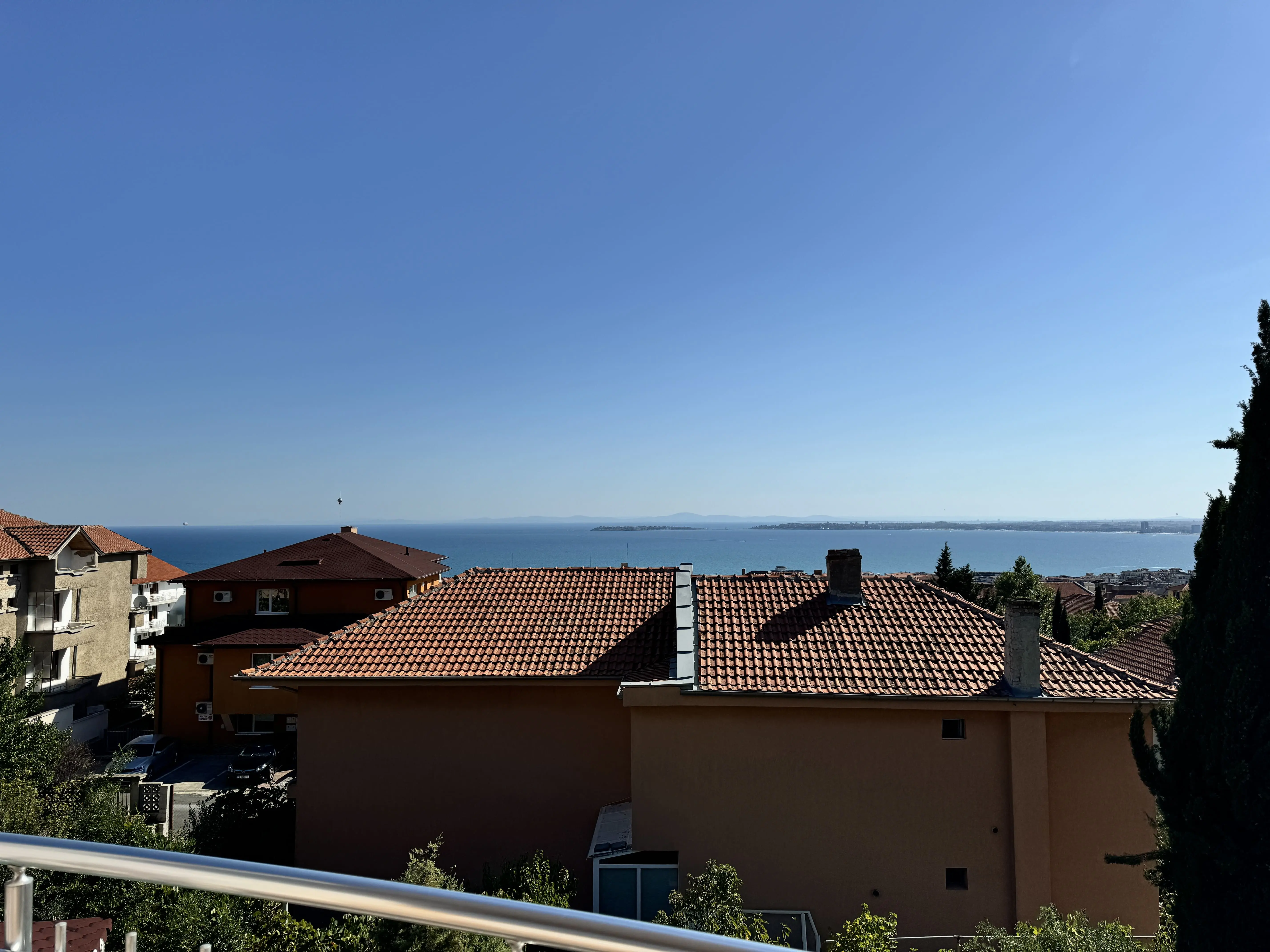 Трехэтажный дом в Святом Власе