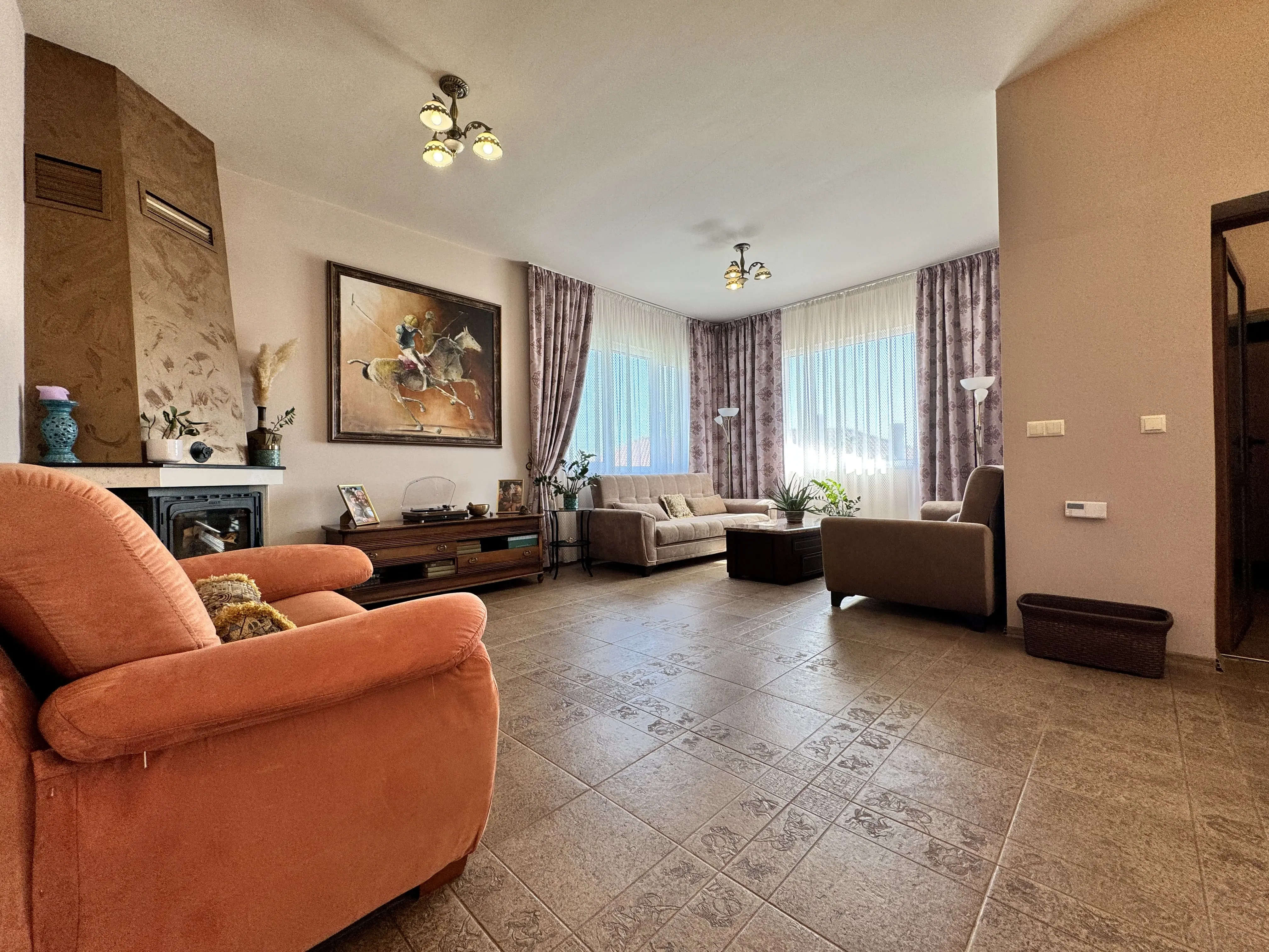 Трехэтажный дом в Святом Власе