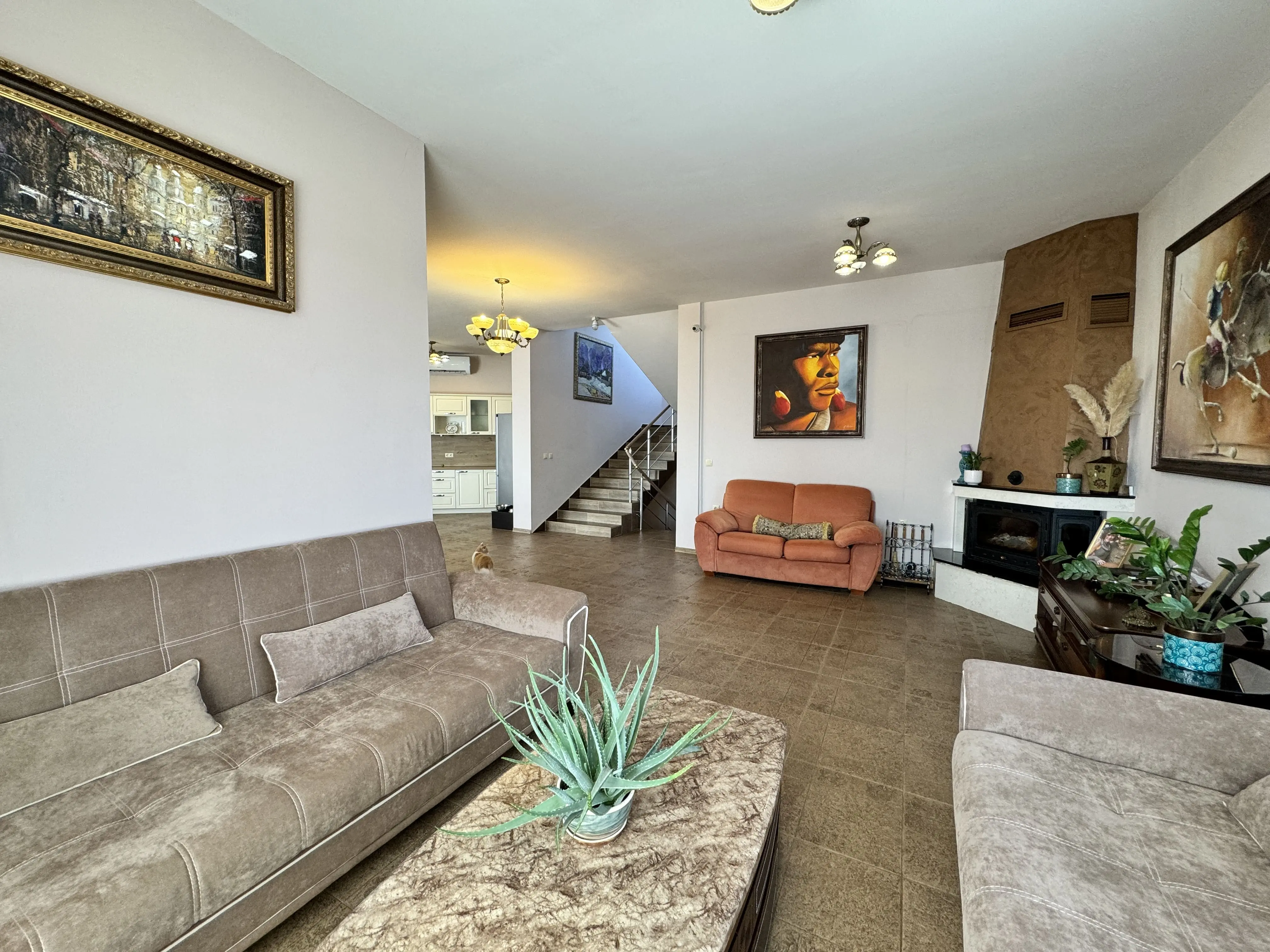 Трехэтажный дом в Святом Власе