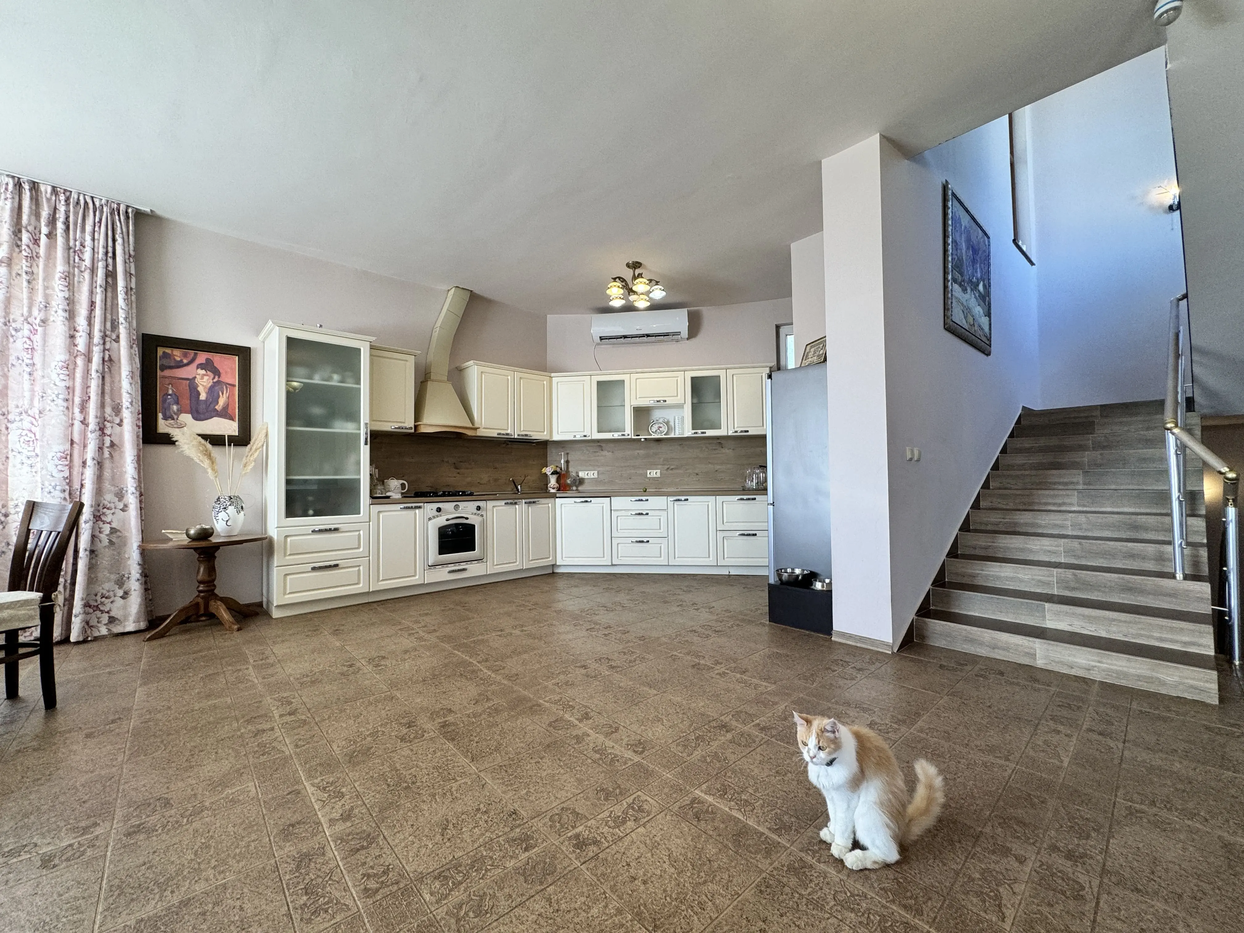 Трехэтажный дом в Святом Власе