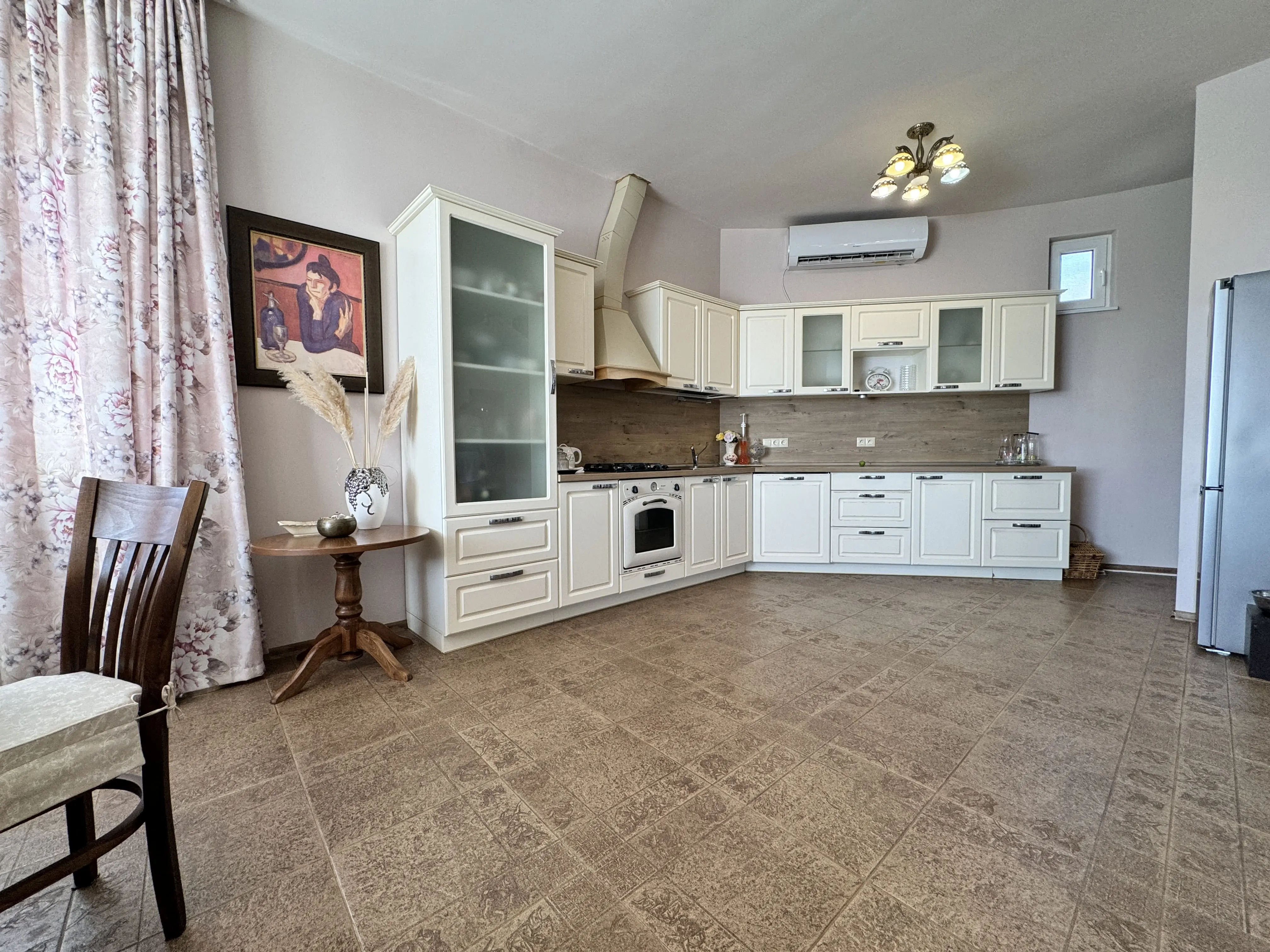 Трехэтажный дом в Святом Власе