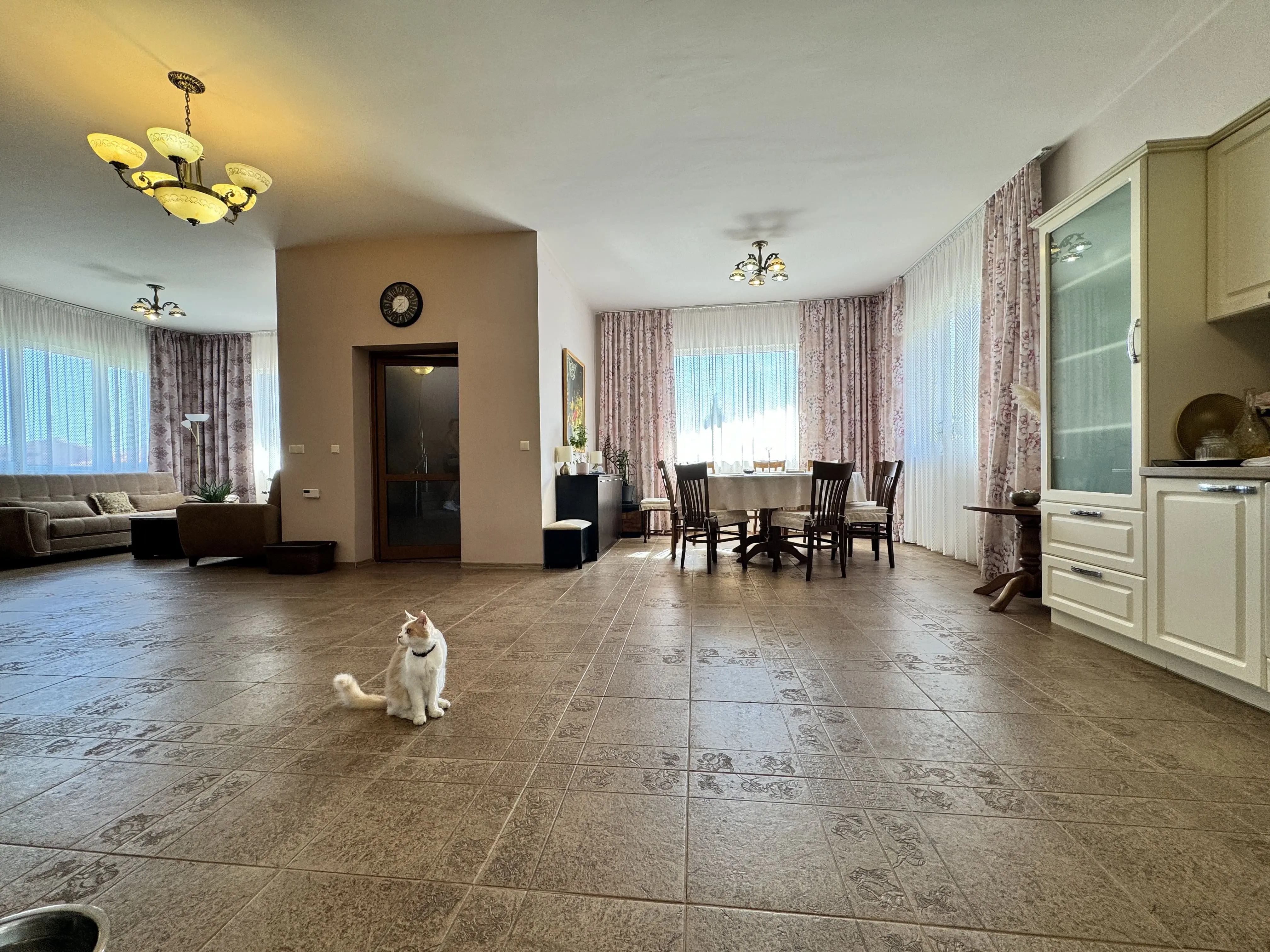 Трехэтажный дом в Святом Власе