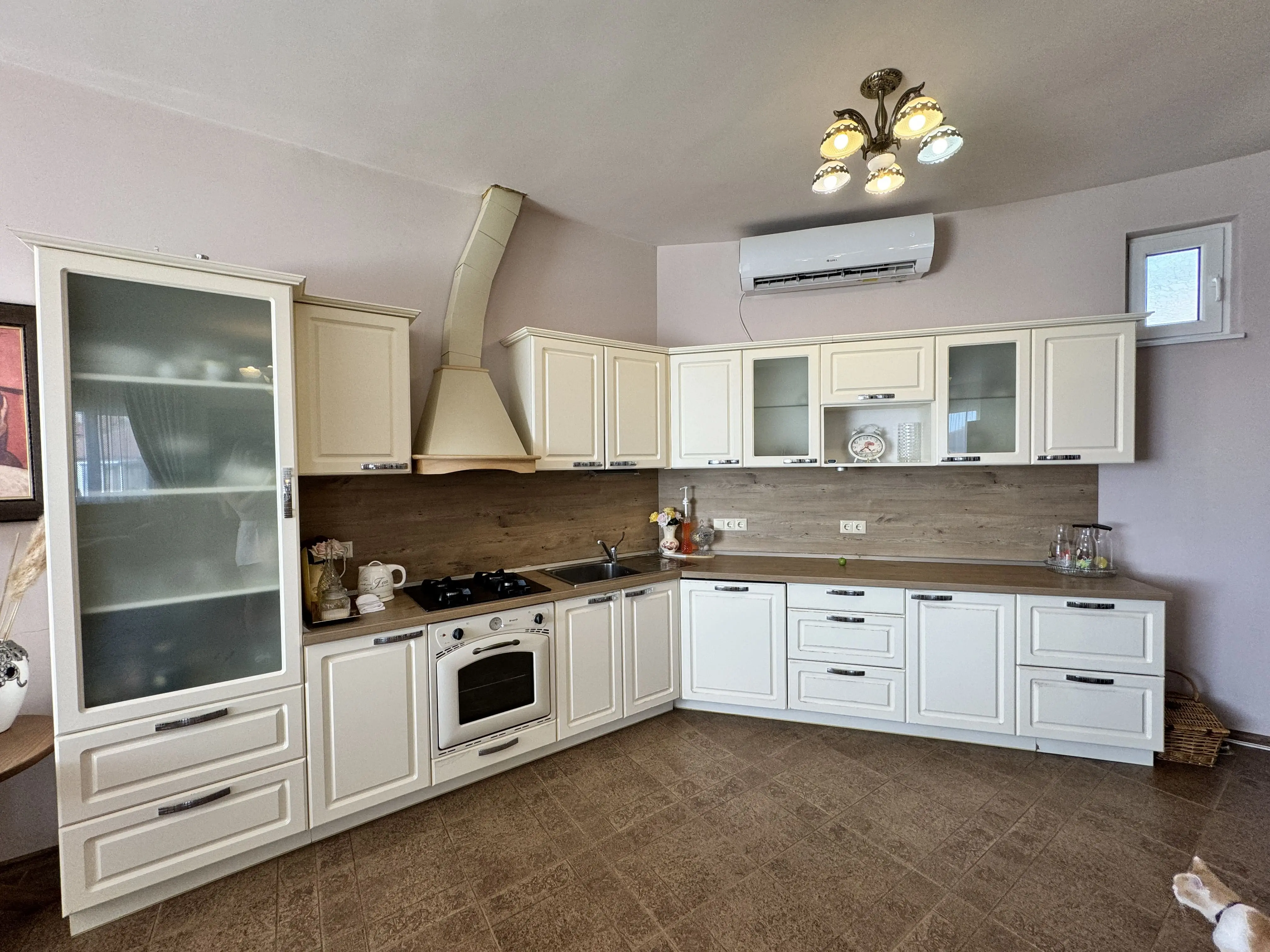 Трехэтажный дом в Святом Власе