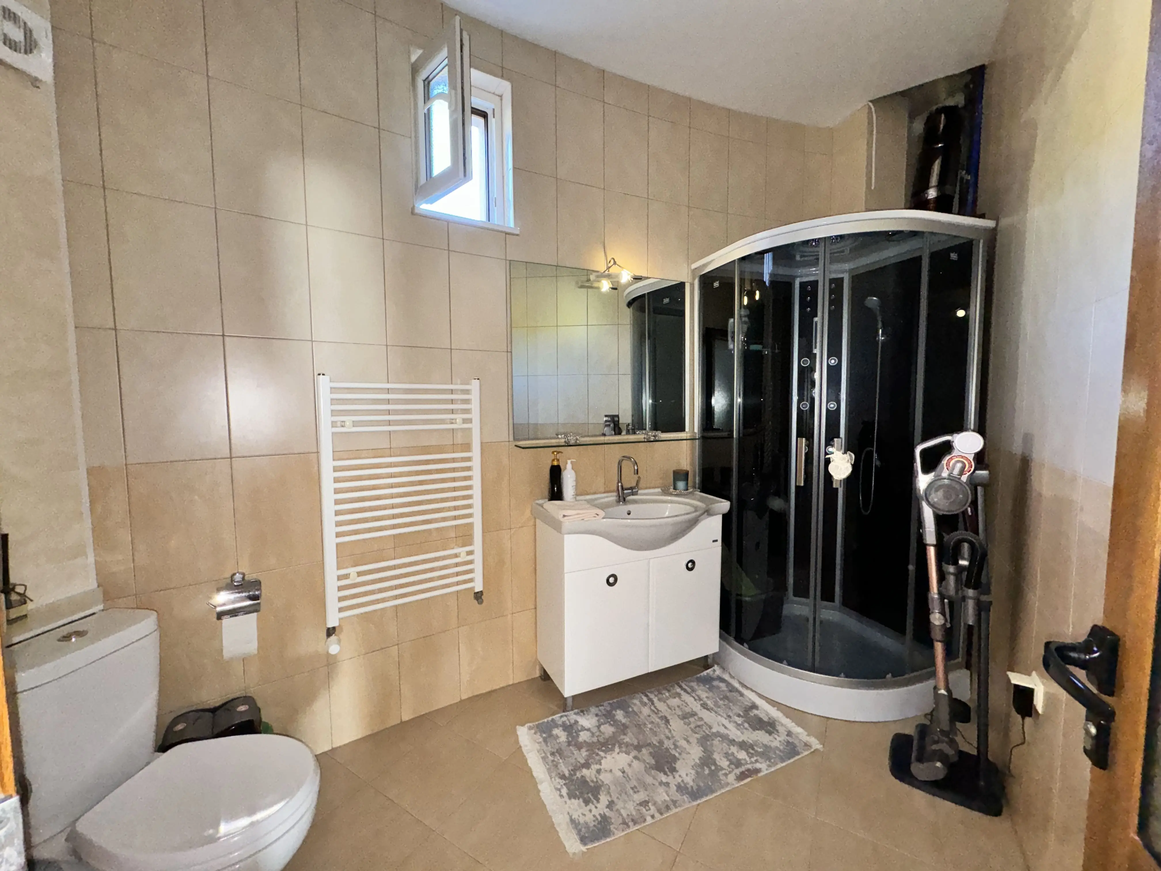 Трехэтажный дом в Святом Власе