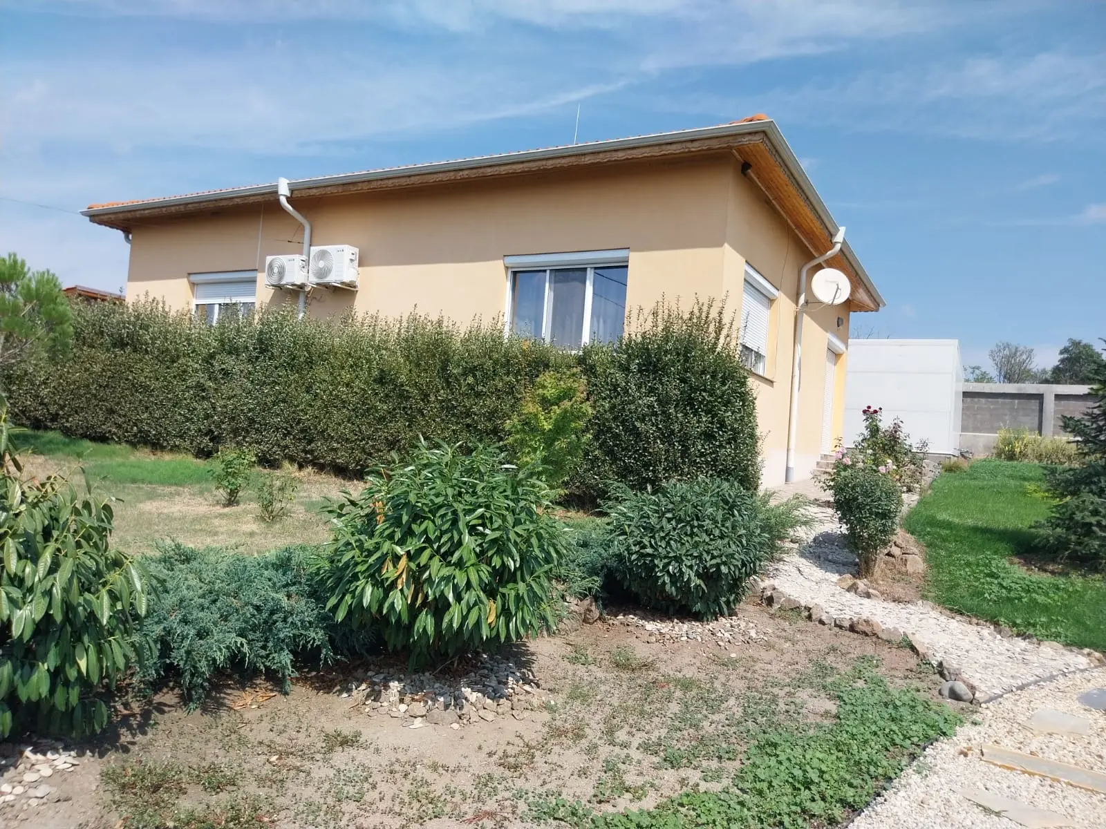 Одноэтажный дом в районе Рудник, Бургас