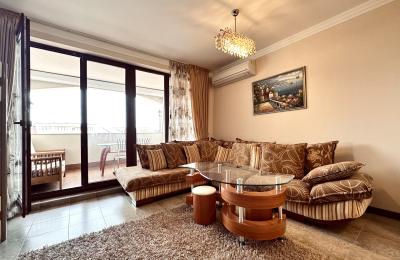 Трехкомнатная квартира в комплексе Casa Real