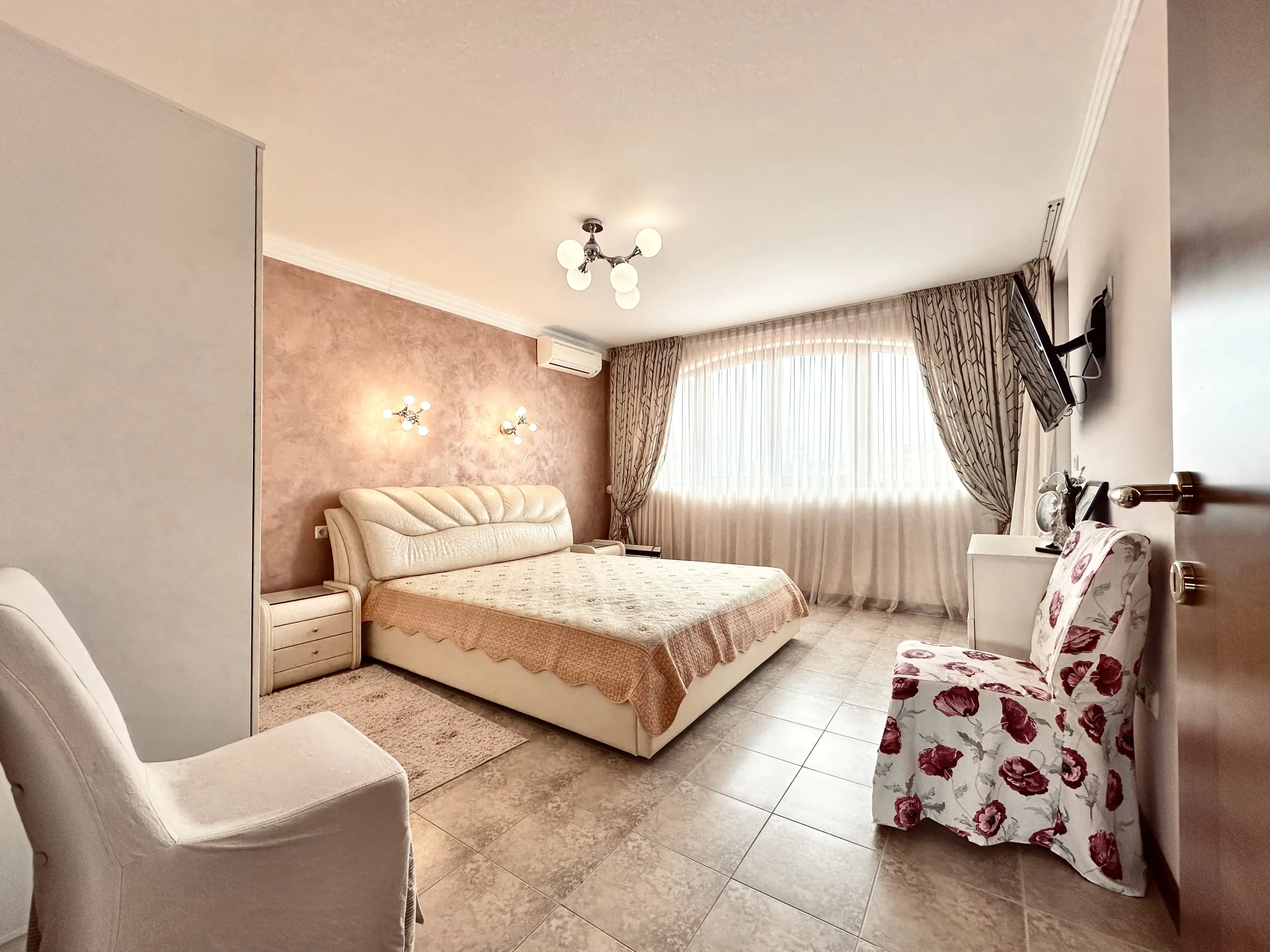 Трехкомнатная квартира в комплексе Casa Real