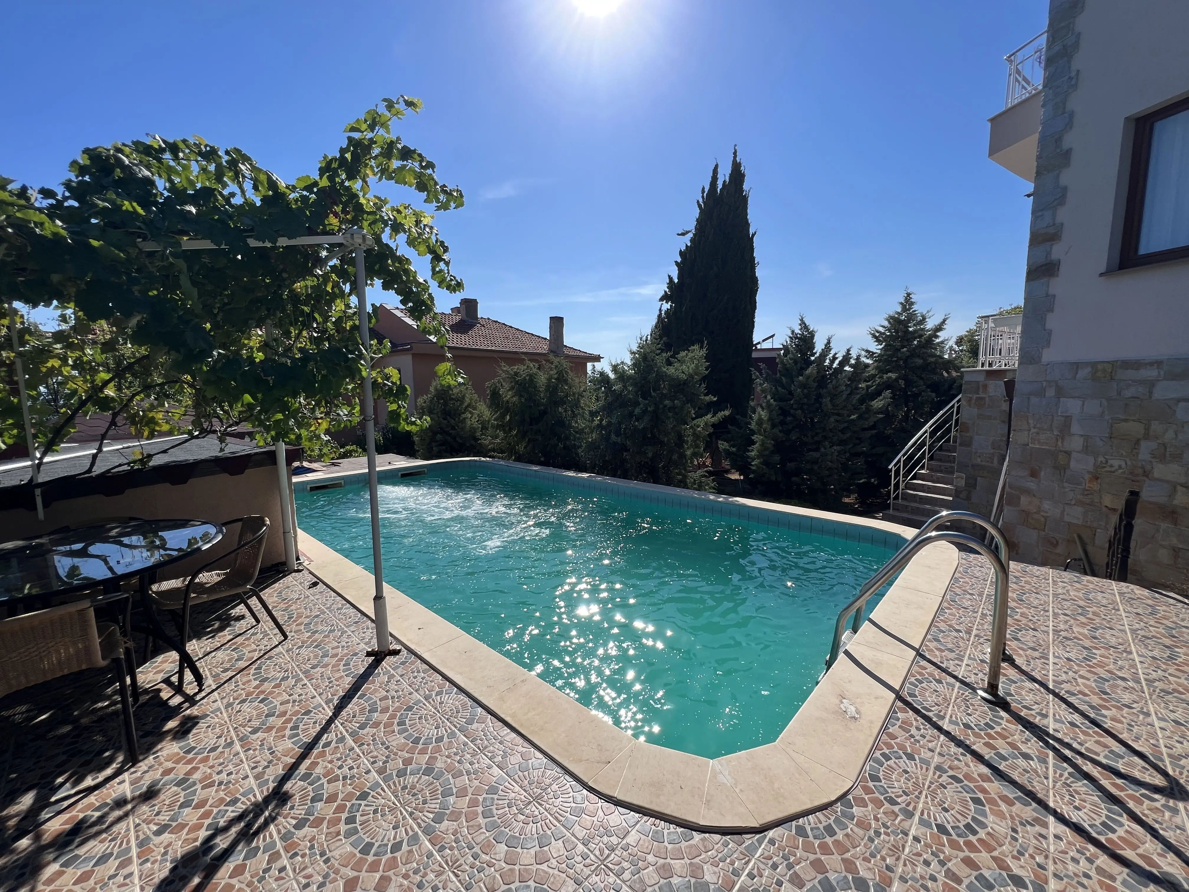 Трехэтажный дом в Святом Власе