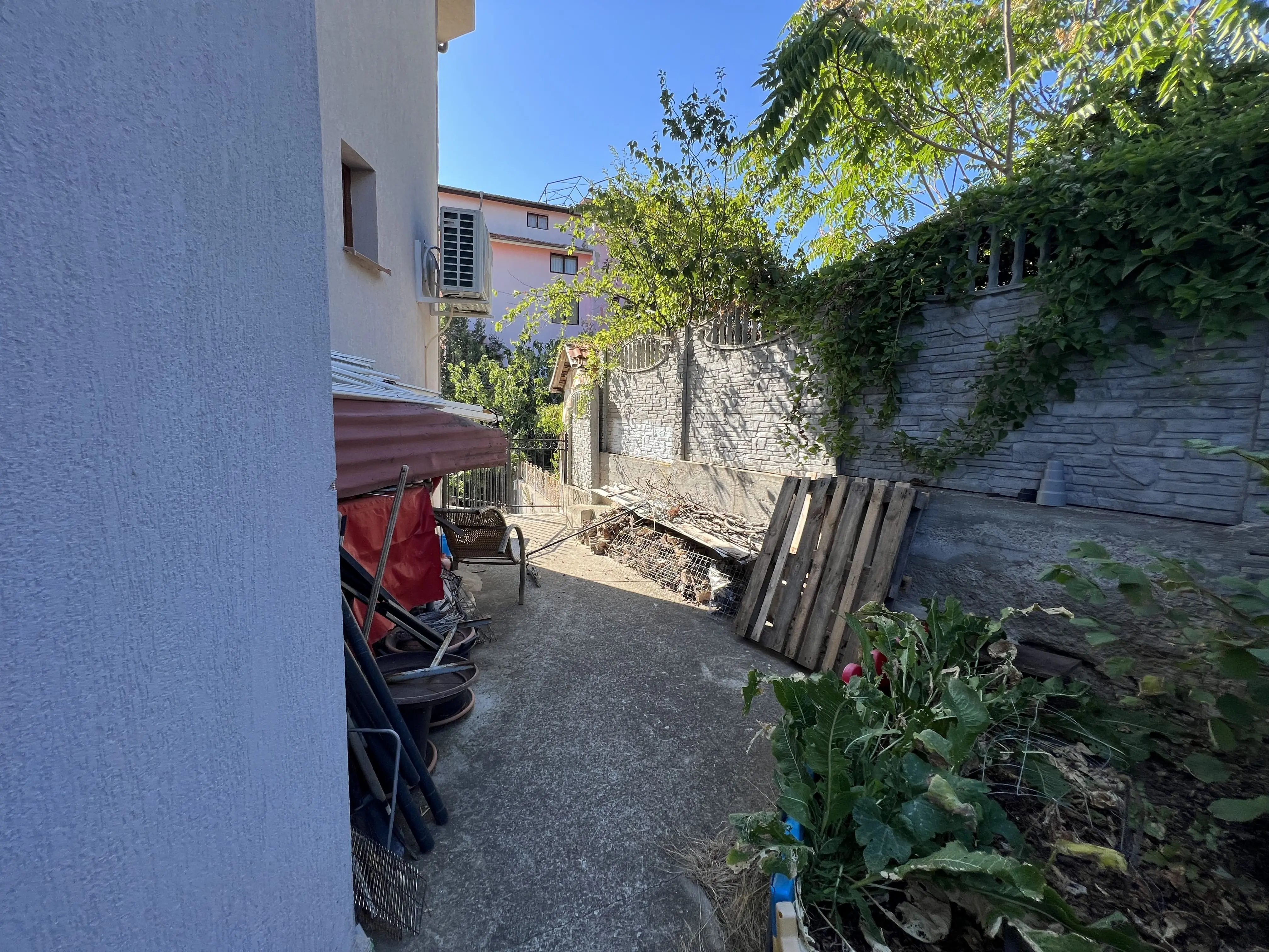 Трехэтажный дом в Святом Власе