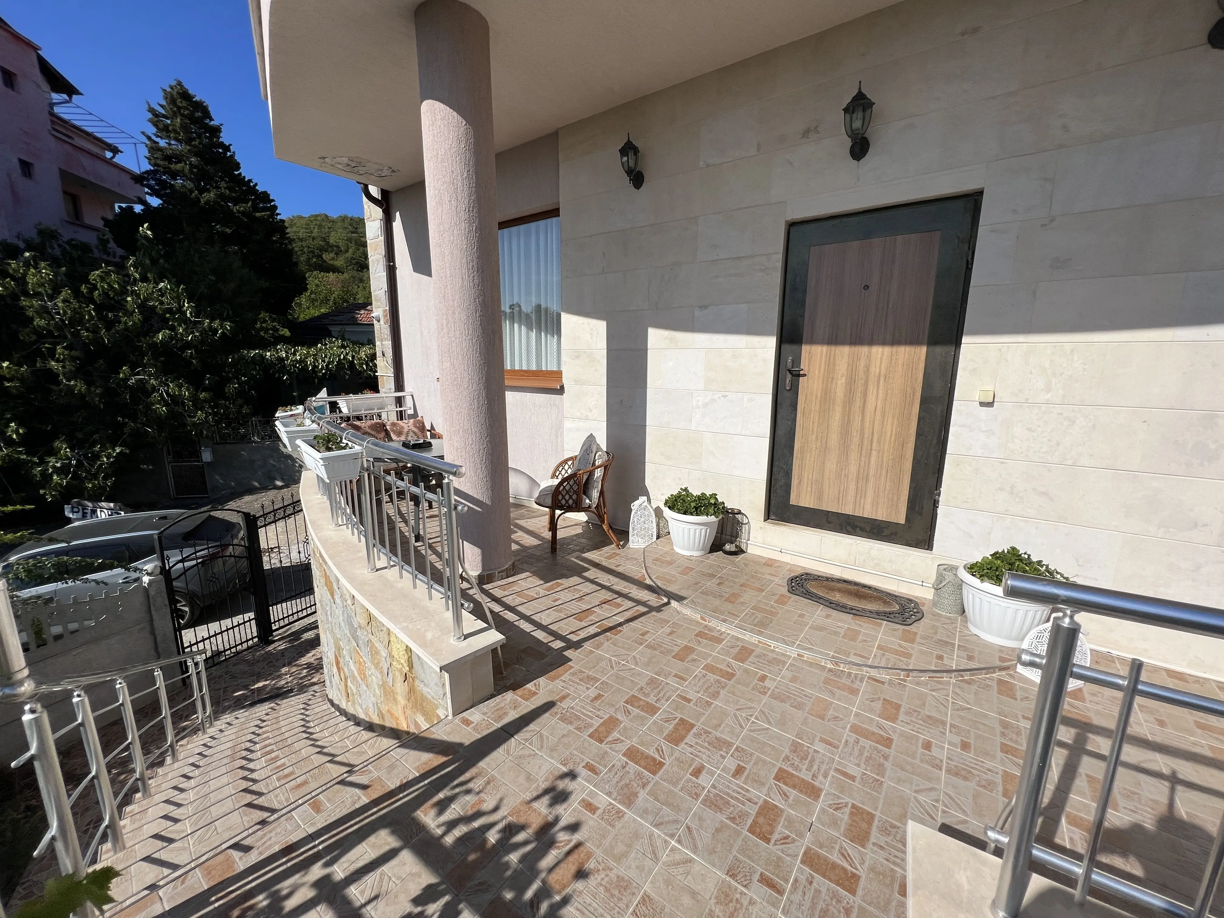 Трехэтажный дом в Святом Власе