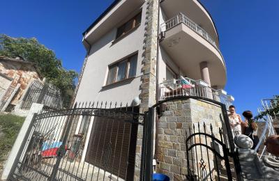 Трехэтажный дом в Святом Власе