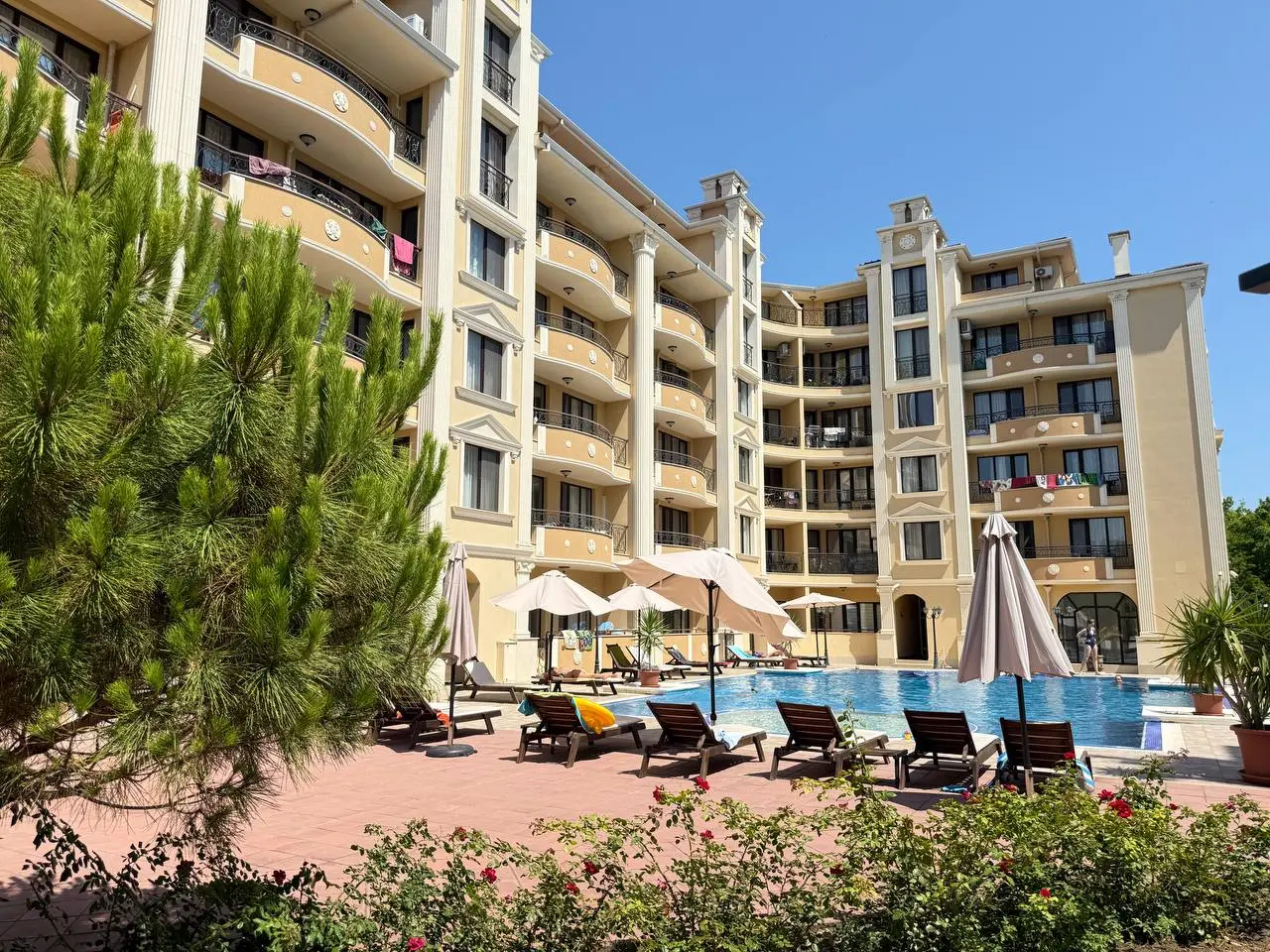 Студия в комплексе Flora Beach Resort