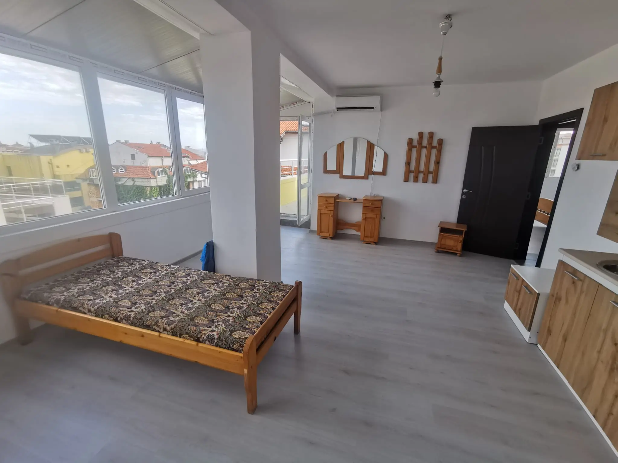 Двухкомнатная квартира в жилом доме, Равда