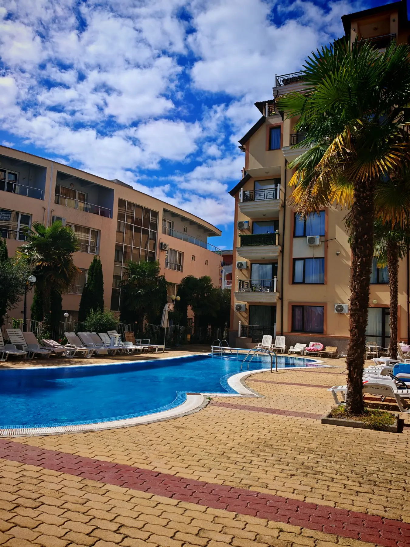 Двухкомнатная квартира в комплексе Радуга 2