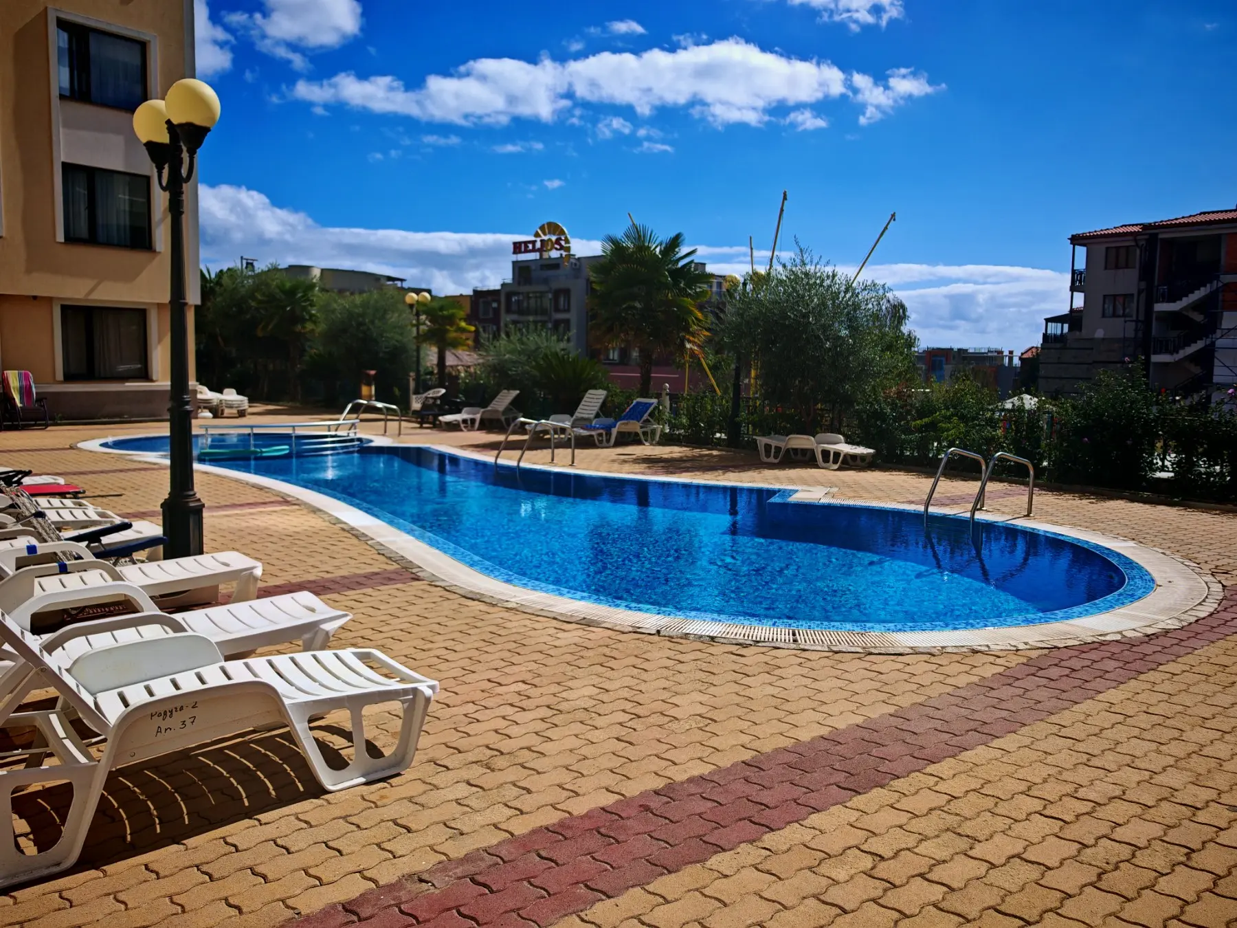 Двухкомнатная квартира в комплексе Радуга 2