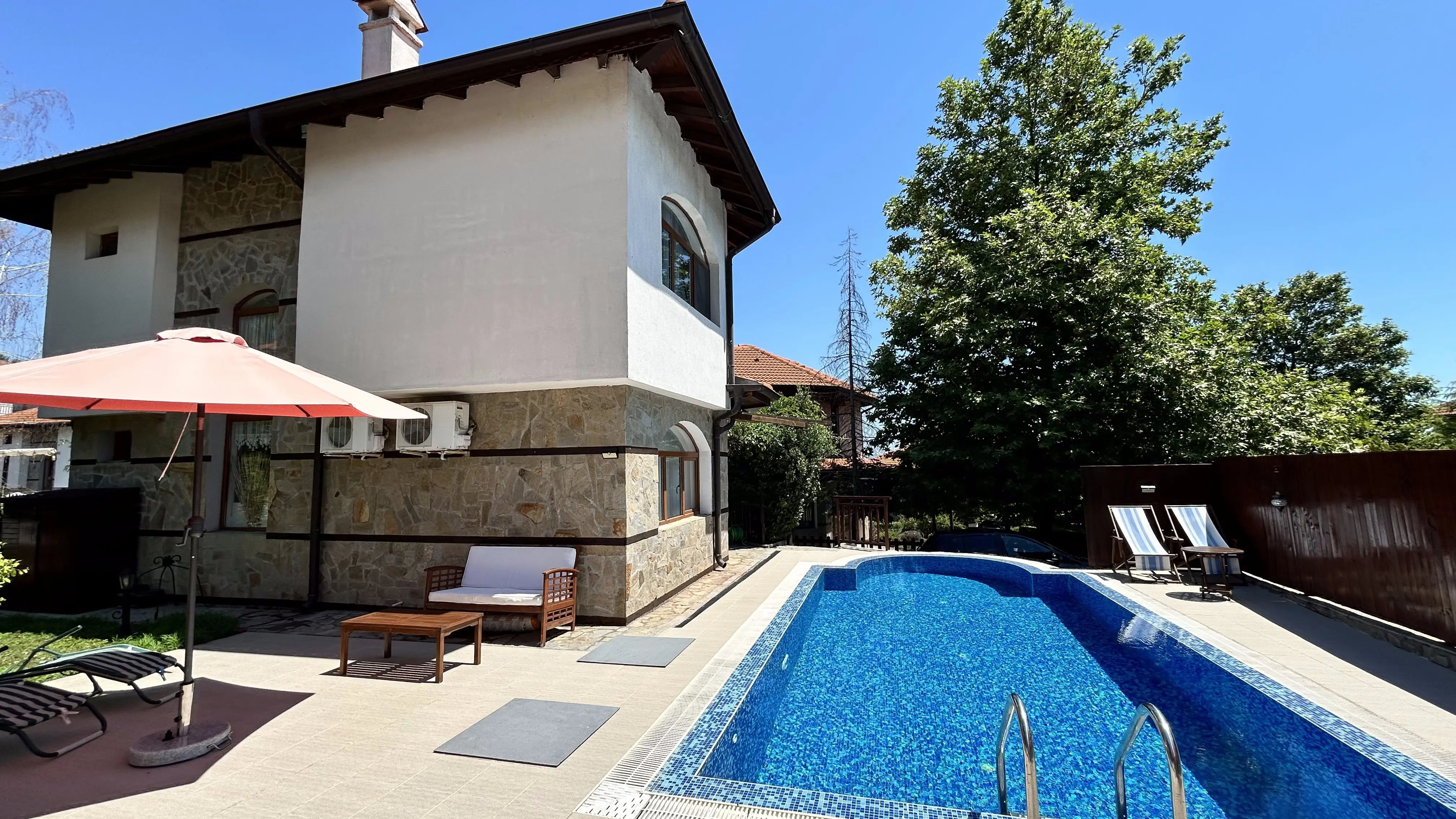 Дом с бассейном в Vineyards Resort — 146 м², две спальни