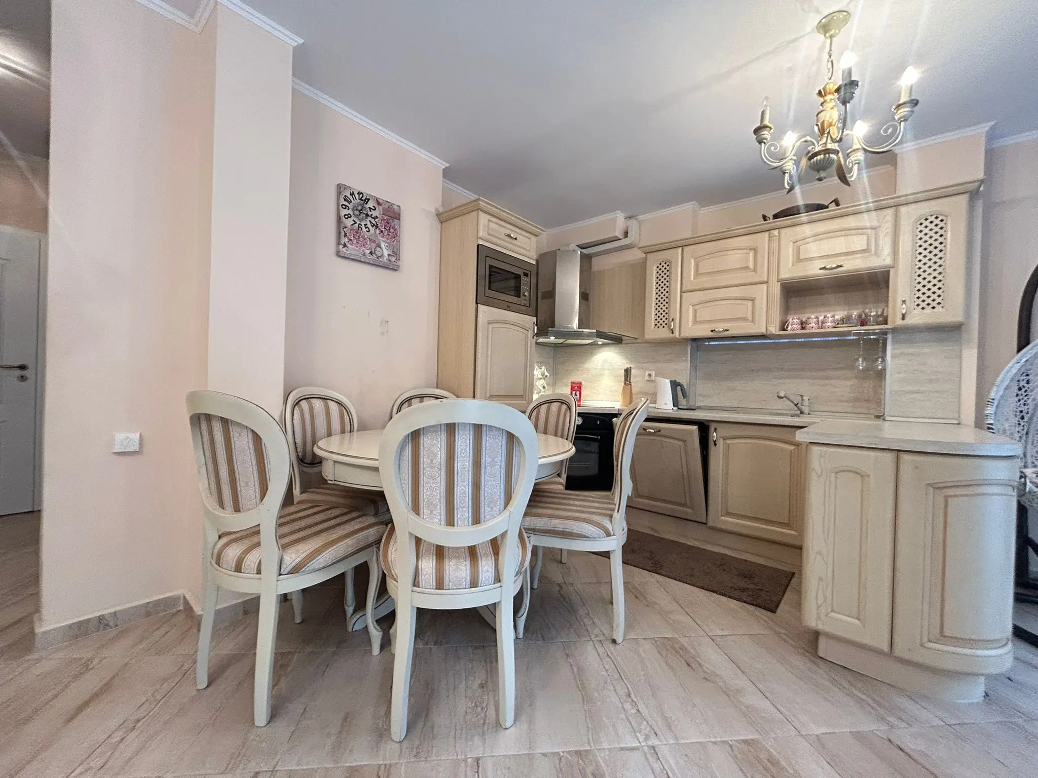 Трехкомнатная квартира-мезонет в комплексе Venera & Anastasia Palace